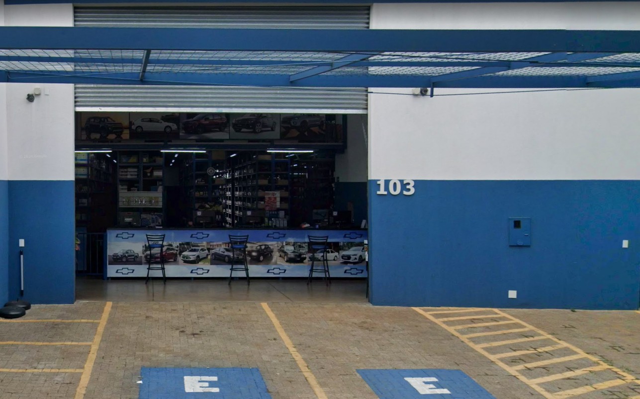 Balcão de atendimento da Chevrotudo Comércio de Peças LTDA